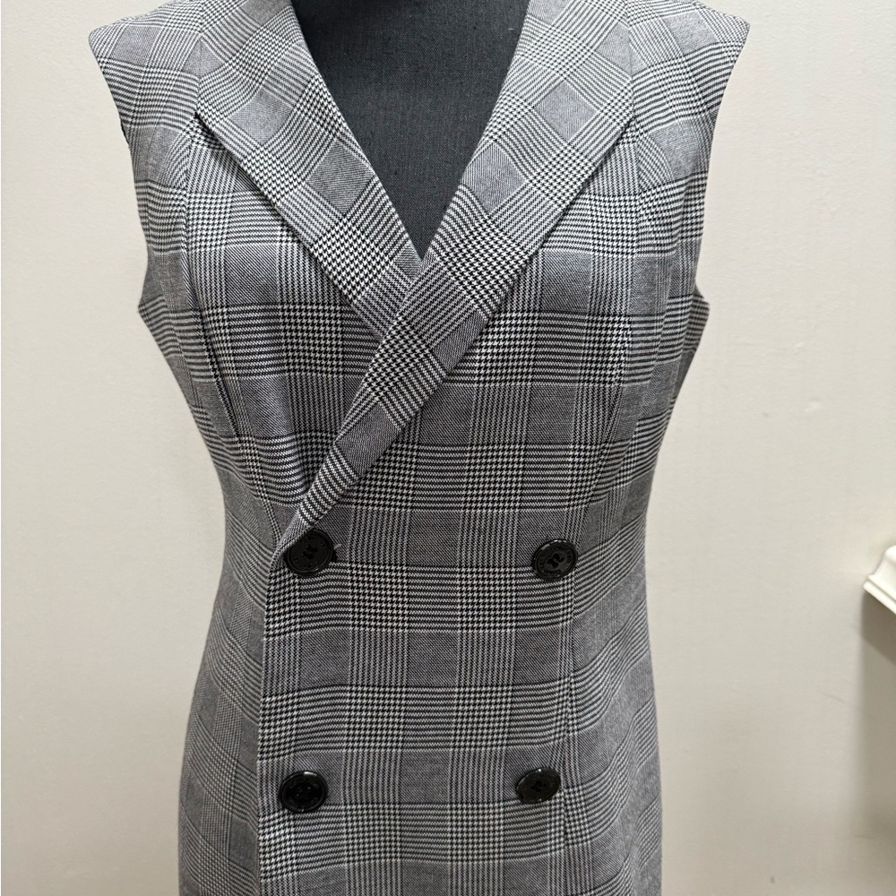 Calvin Klein Gray Plaid Dress Size 6 buttons 4
